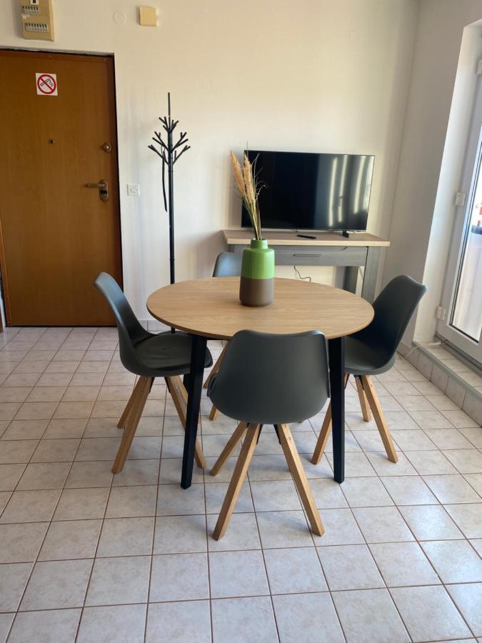 Apartment Privlaka Direkt Am Strand Mit Klima Und Neuem Badezimmer Haustiere Sind Willkommen Exterior foto