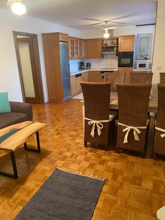 Apartment Privlaka Direkt Am Strand Mit Klima Und Neuem Badezimmer Haustiere Sind Willkommen Exterior foto