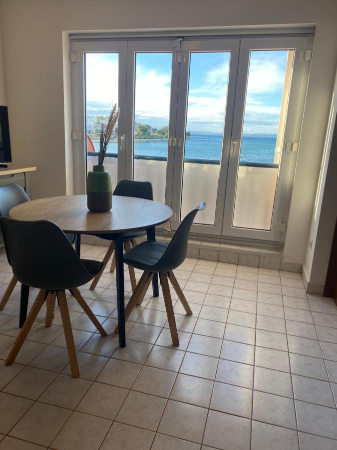 Apartment Privlaka Direkt Am Strand Mit Klima Und Neuem Badezimmer Haustiere Sind Willkommen Exterior foto